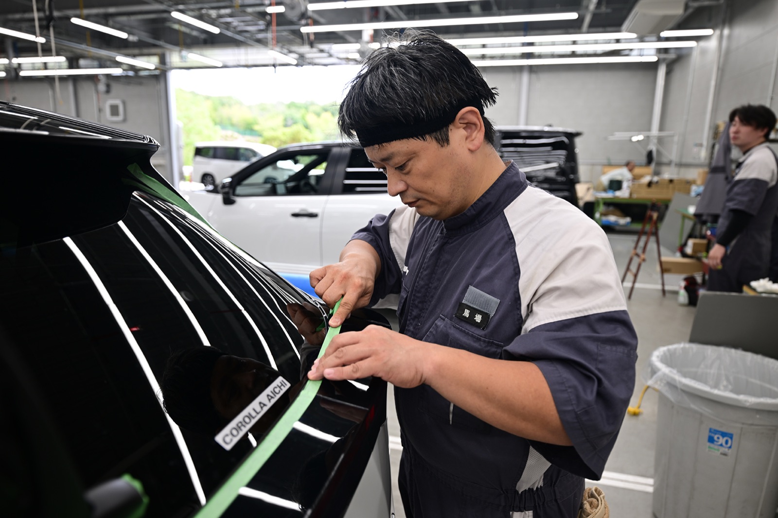 自動車ガラスの施工風景
